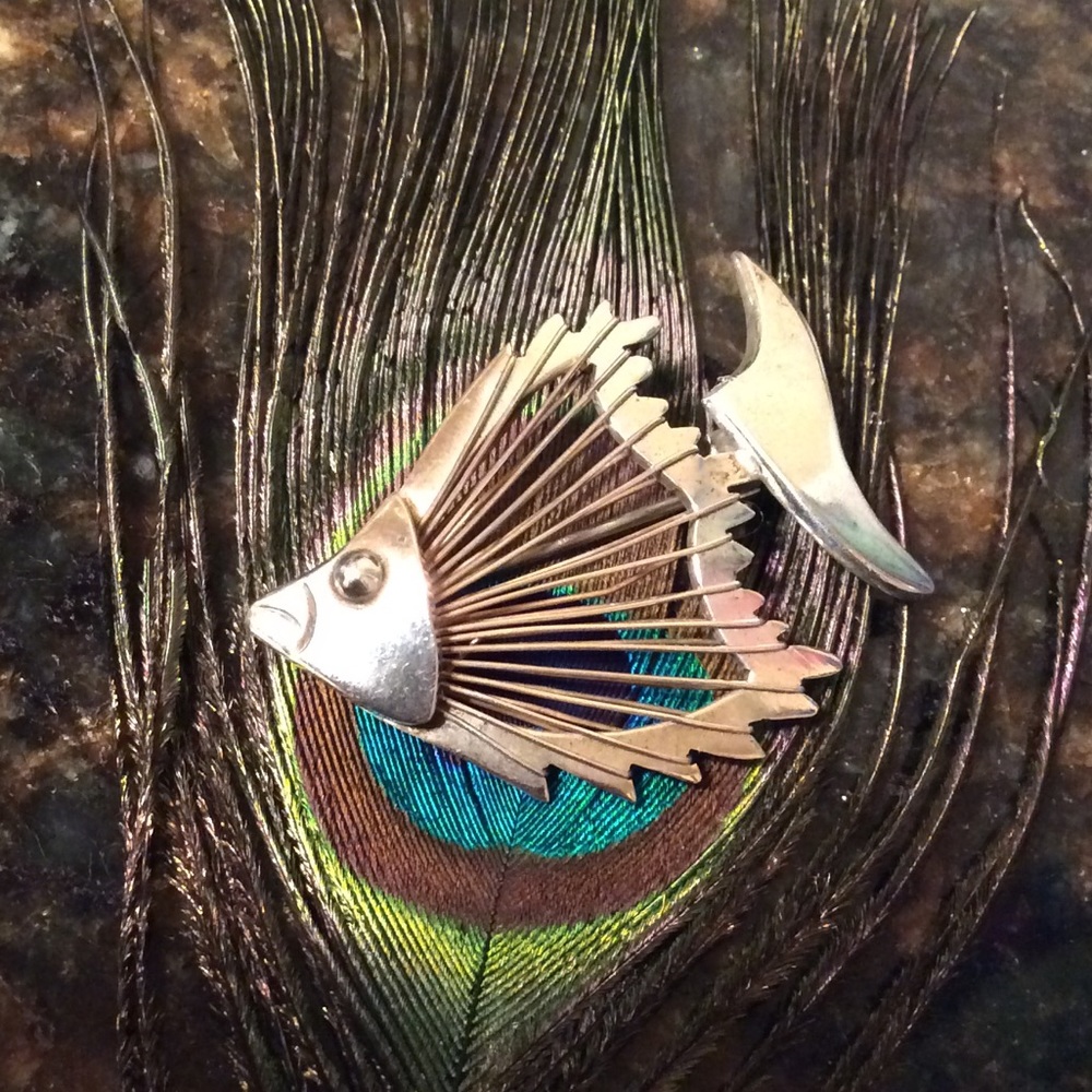 Sterling silver wire piranha pin